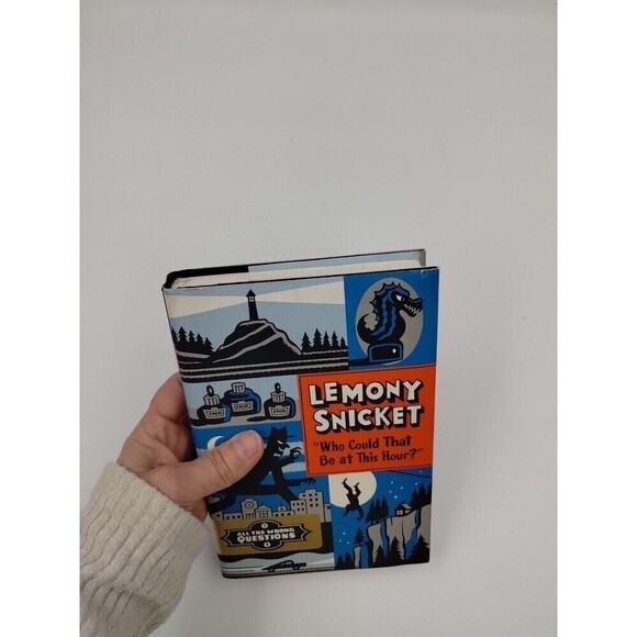 Lemony Snicket Who Could That Be at This Hour? 2012 HC DJ New First Ed - Picture 2 of 8